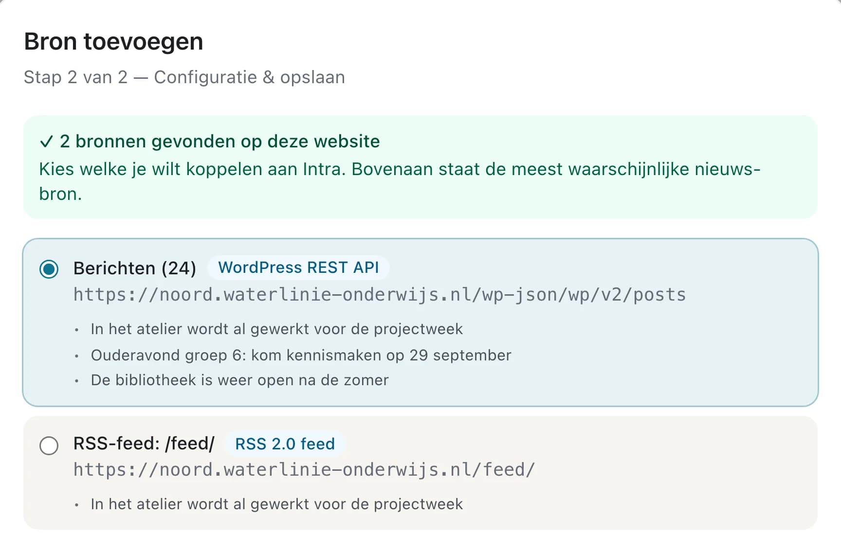 Uitsnede uit het beheerdeel van Intra: het venster Bron toevoegen met de melding dat er twee bronnen gevonden zijn op de website van de school. De gekozen bron heeft 24 berichten, met drie titels als voorbeeld.